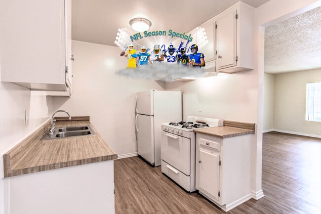 2 BR , 1 BA - Kitchen - Petrol East Rental