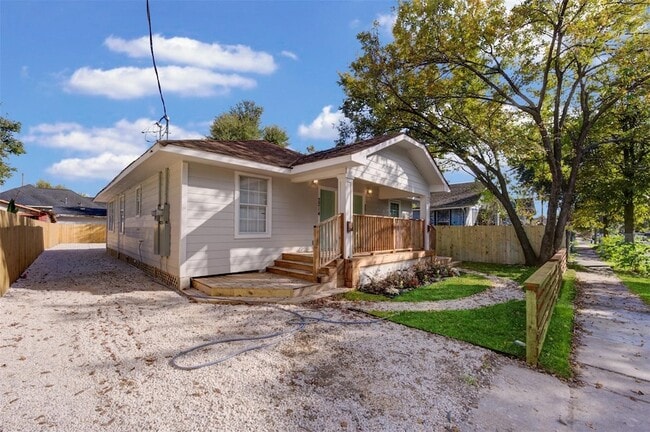 Photo - 2214 McKee St