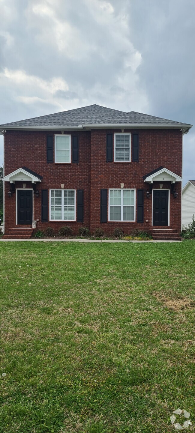 Front entrance - 1974 N Dixie Ave Rental