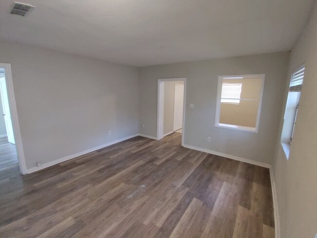 Photo - 3356 Lenox Ave