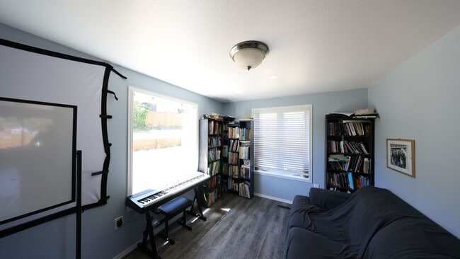 Photo - 3 Bed 2.5 Bath - Groups - Pet Friendly - Large Yard - NAS Whidbey