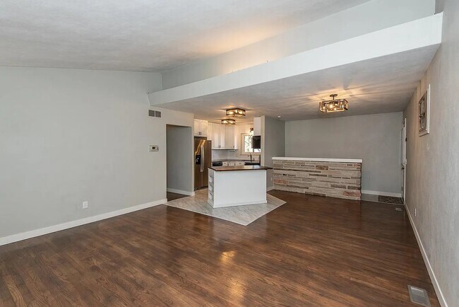 Photo - 317 S Pam Ave