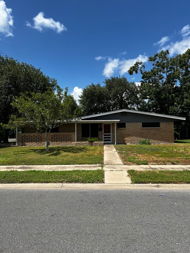 Building Photo - 205 Emerald Ln Rental