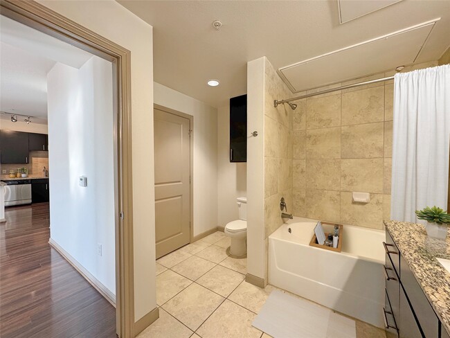 Photo - 2700 Brazos St Unidad 4517