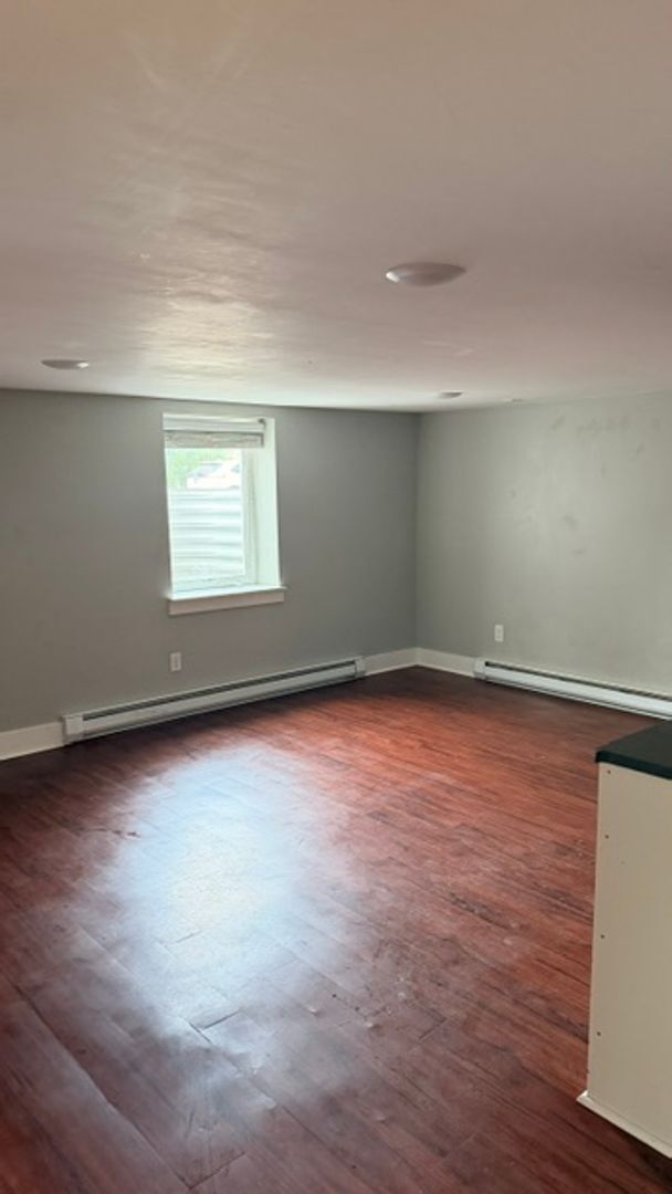 Building Photo - 316 E Peach St Unit 316 E Peach 1