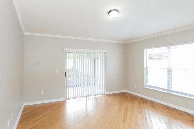 Photo - 25213 Hyde Park Blvd