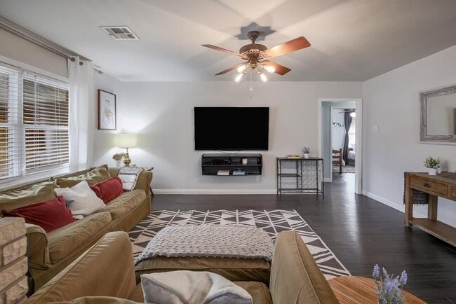 Photo - 6004 Libyan Dr