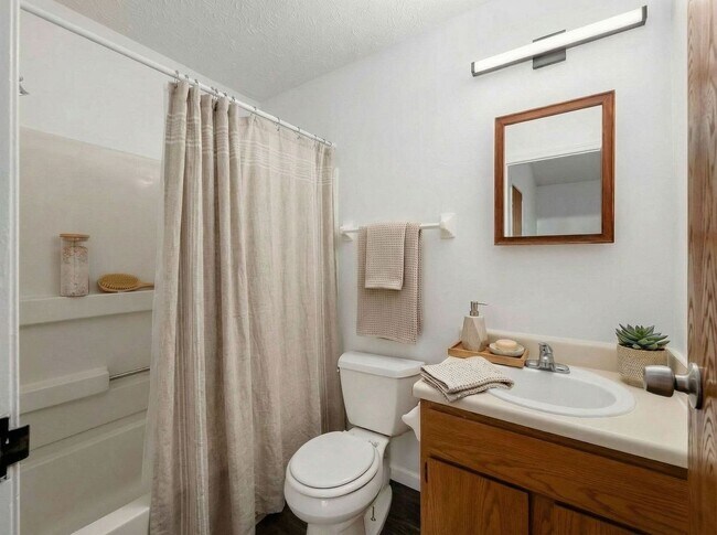 Photo - Duke Phillip Unit 4835