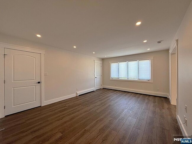 Photo - 682 Valley Brook Ave