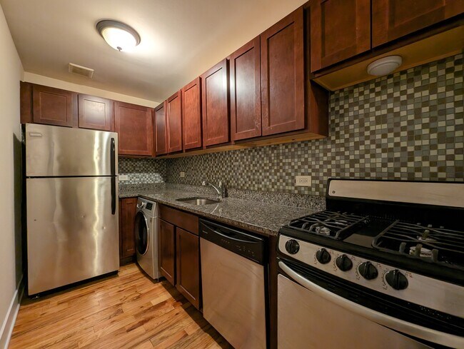 Photo - 557 W Arlington Pl Unidad 205