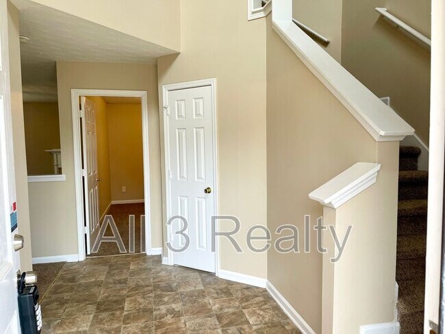 Photo - 448 Townsend Bend