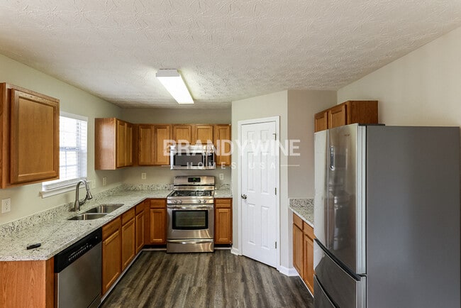 Photo - 252 Springbottom Ct SE