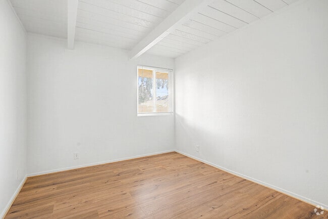 1BR, 1BA - 425SF - Bedroom