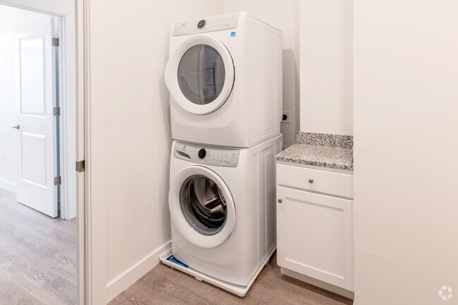 1 BR, 1 BA