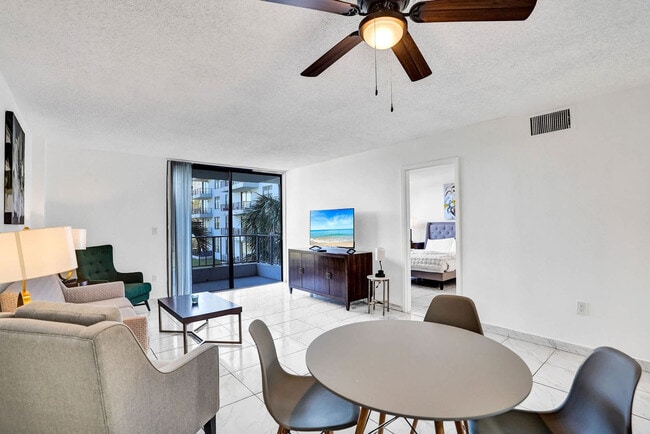 Photo - 777 NW 155th Ln Unidad SI ID1504056P