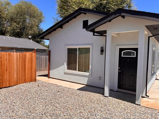 Building Photo - BRAND NEW 2 BEDROOM 2BATH