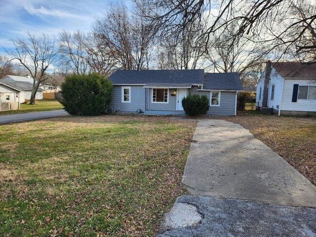 Building Photo - Spacious 3-Bedroom, 2-Bathroom Home AVAILA...
