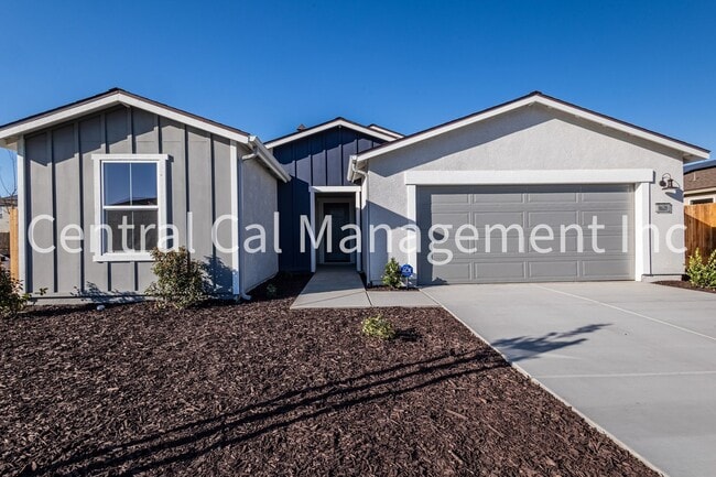 Building Photo - 4 Bedroom/2 Bath Home with Solar in the Desired Southwest!