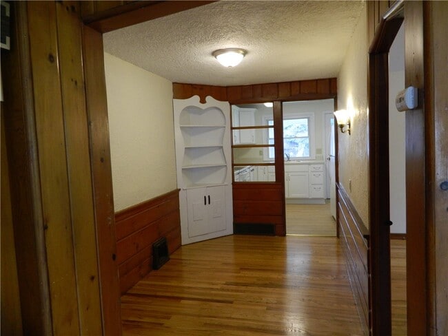 Photo - 1046 Grace St