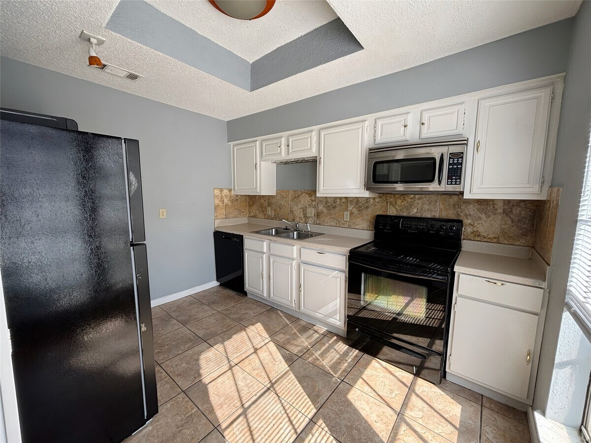 Photo - 7700 Creekbend Dr Unit 37