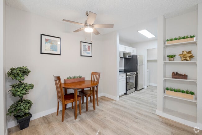 1BR, 1BA - 615SF - Dining Area - Cobblestone