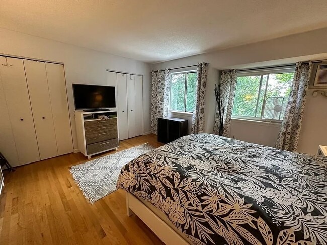 Photo - 675 Townsend Ave