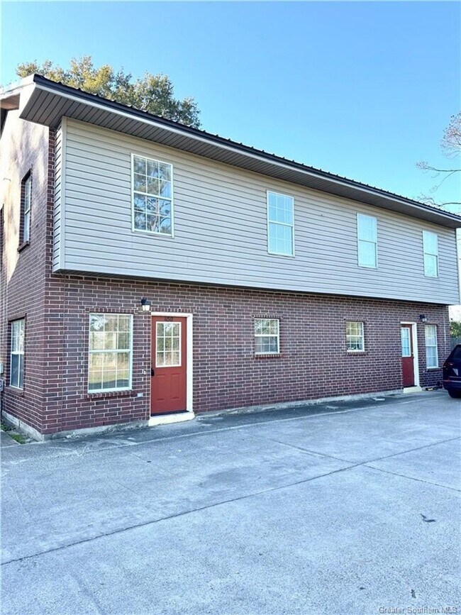 Photo - 446 W Parish Rd