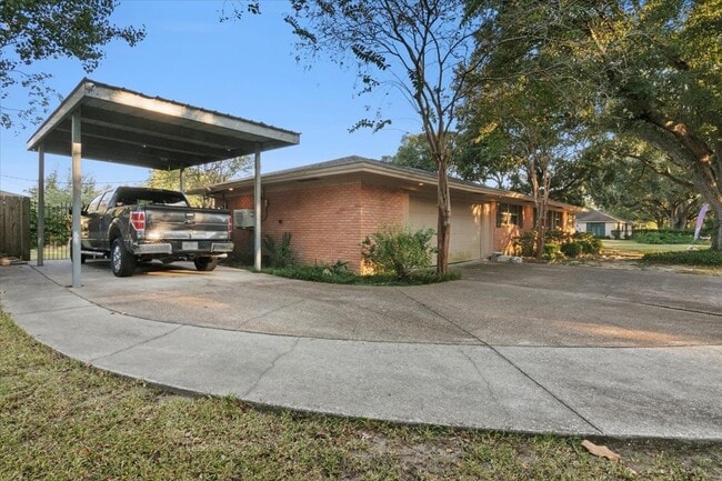 Photo - 3890 Kenwood Dr Unit Furnished for Corporates