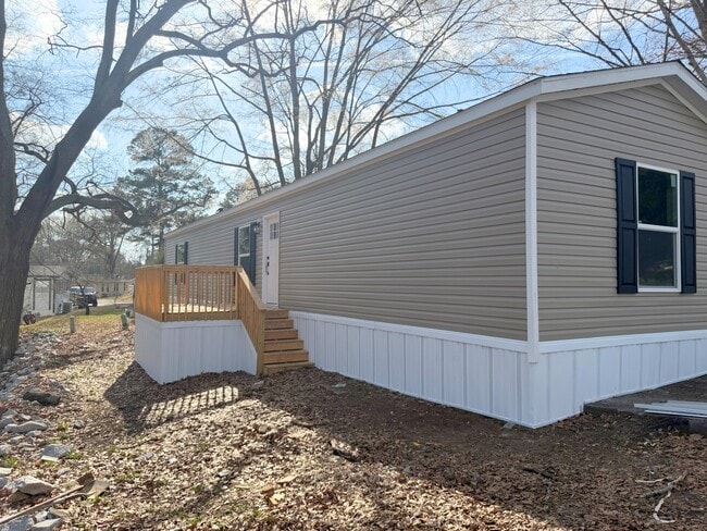 Photo - 52 Sutherland Ln SW