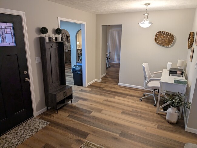 Photo - 906 N Wagon Wheel Trl