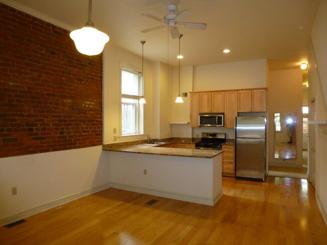 Building Photo - 14 14th St NE Unit 2