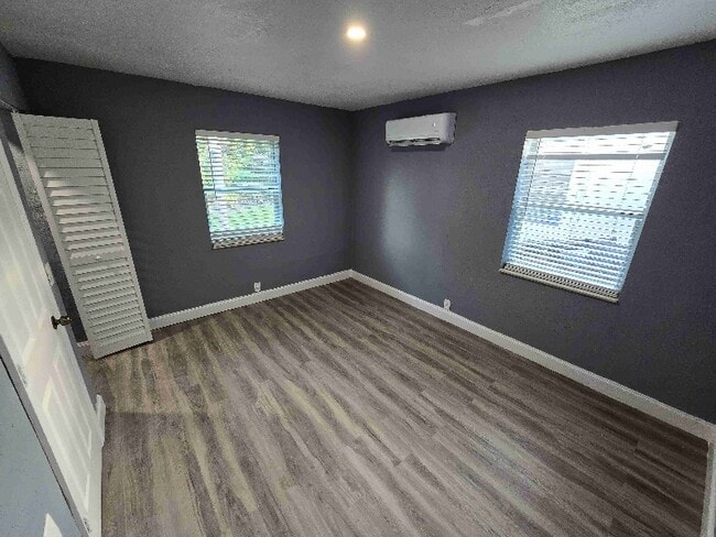 Building Photo - 5802 NW 12th St Rental