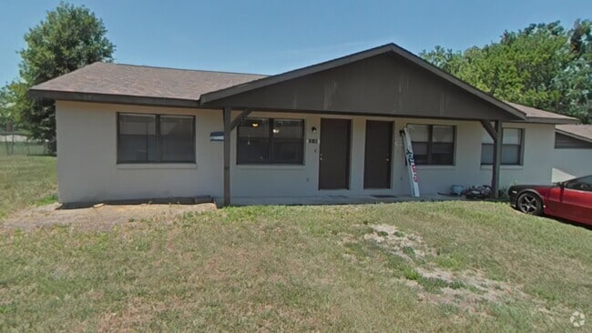Building Photo - Beautiful 2 Bed 1 Bath Close to Town Rental