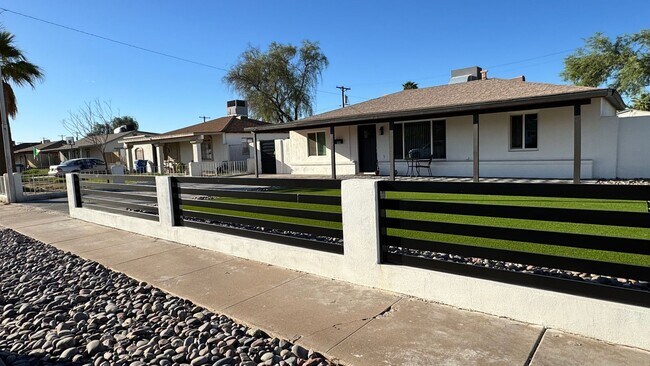 Photo - Renovated 4 Bedroom, 2 Bathroom Home in a Prime Phoenix Location!