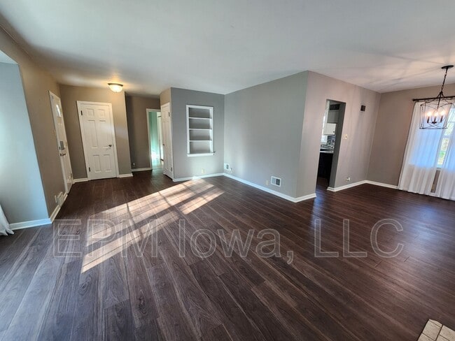 Photo - 137 Pauline Pl