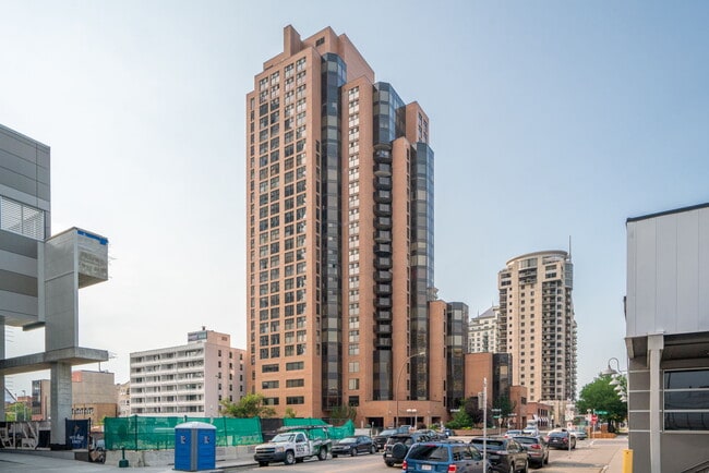 Building Photo - 1100-1100 8 Ave SW