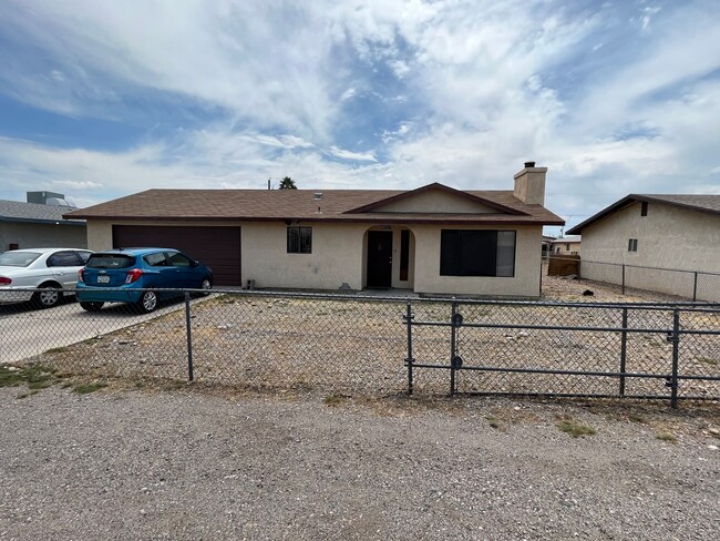 Photo - 3BR 2Ba  Home with fenced yard, garage,near shopping and services