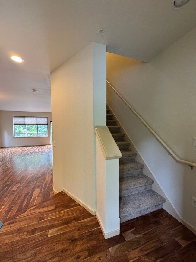 Photo - 3bd/3ba Issaquah Townhouse