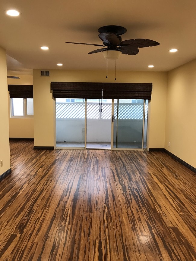 Building Photo - 8710 Delgany Ave Unit 2
