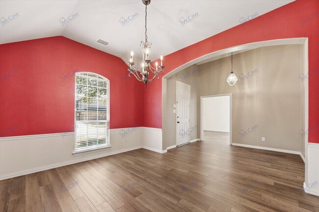 Photo - 1021 Ellis Way