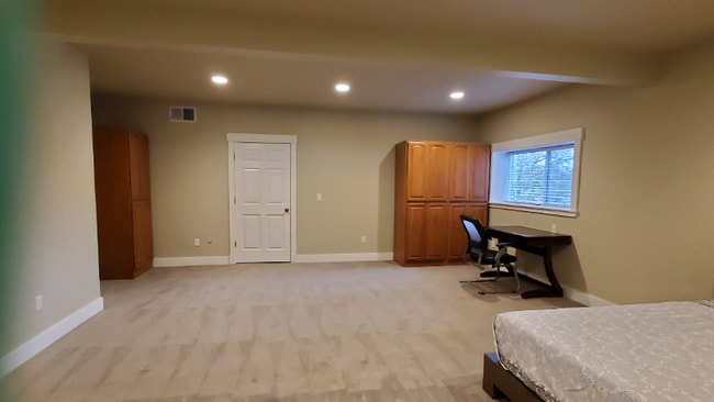 Photo - 9006 105 Ave SW