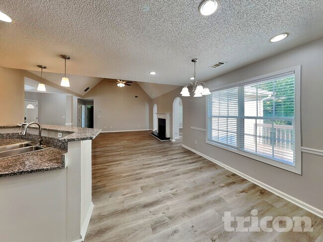 Photo - 331 Crestridge Ln