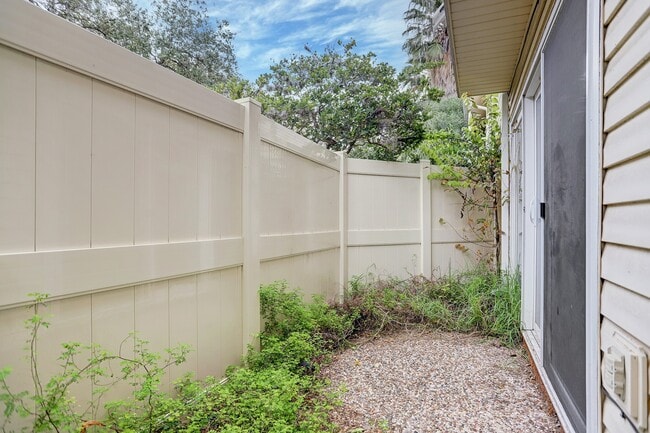 Photo - 305 Avondale St Unit B