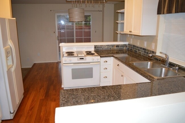 Photo - 9981 Avondale Rd NE