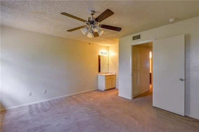 Photo - 616 Race St Unit D