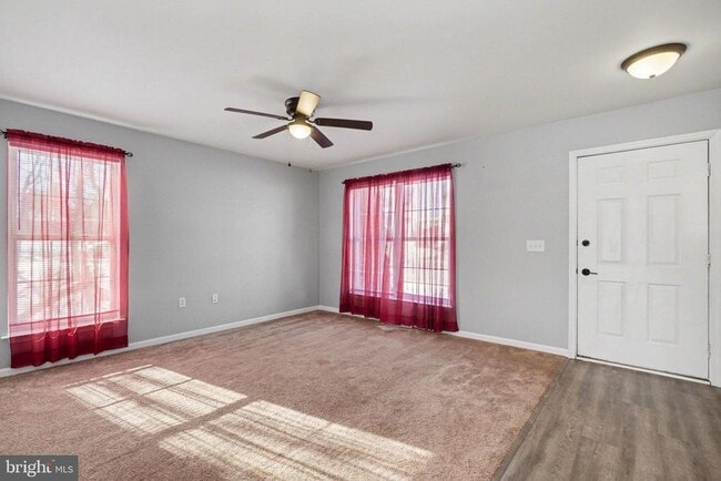 Photo - 54 Woodmyre Ln