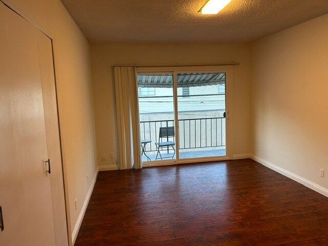 8539 Saturn St