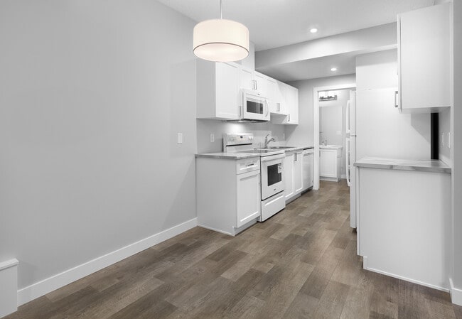 Photo - 1358 Erker Cres NW