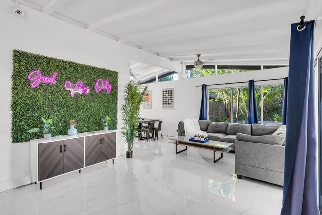 Photo - 714 NE 17th Ct Unit ID1372340P