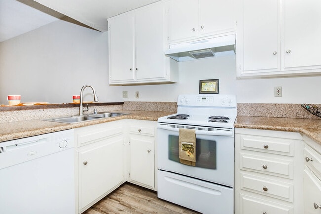 Photo - Riviera Vista Apartments